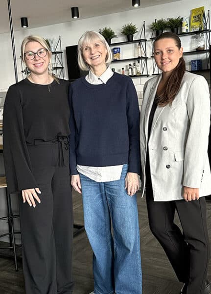 Lea Nuppenau sammen med to kolleger under Systematic Day hos Conscensia i Warszawa.